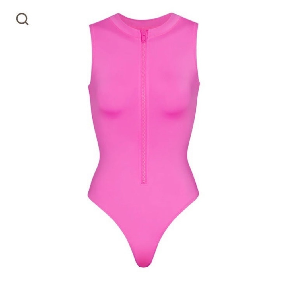 **SOLD OUT SKIMS SWIM Zip front Sleeveless One Piece in Taffy- Small
